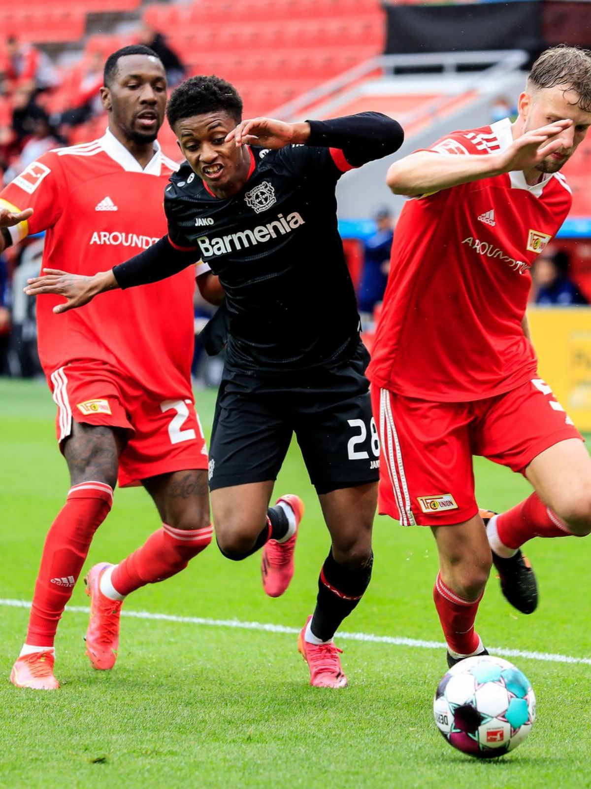 里程碑夜！曼联刷新队史纪录；西甲今夜刷纪录；赛场秩序良好；更衣室氛围转暖的简单介绍开云体育官方平台